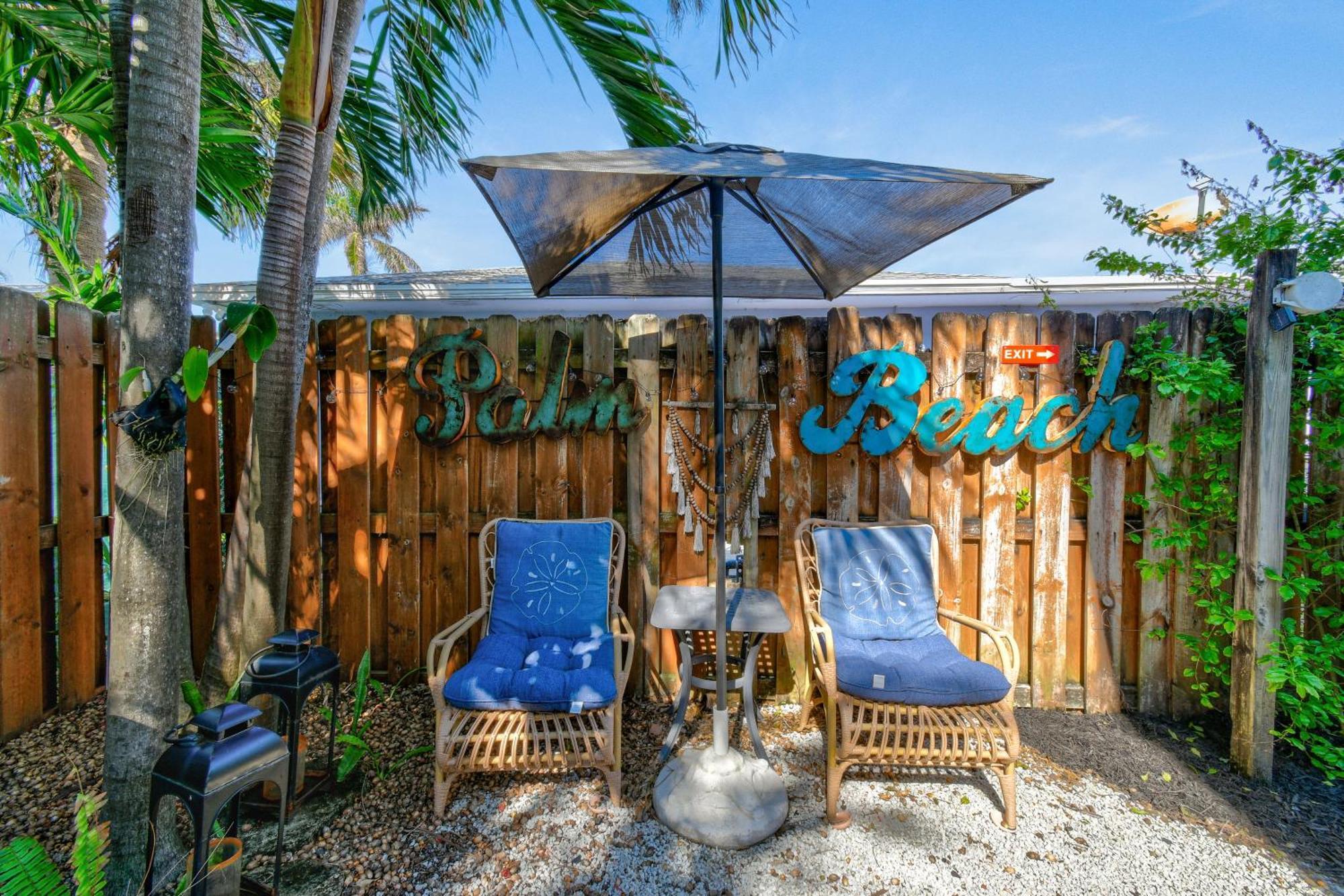 Sunshine Shores Boutique Apartments Palm Beach Shores Exterior foto