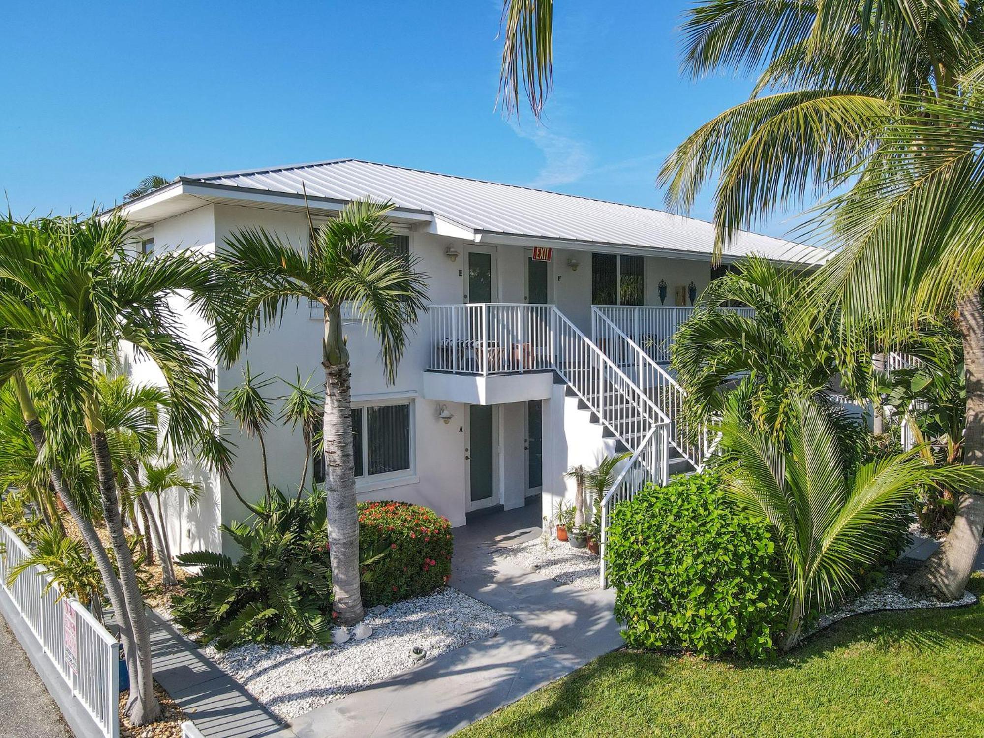 Sunshine Shores Boutique Apartments Palm Beach Shores Exterior foto